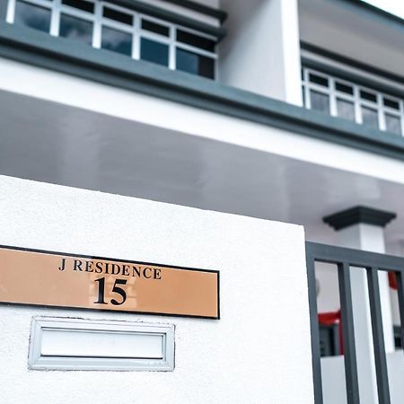 J Residence Бантинг Екстериор снимка