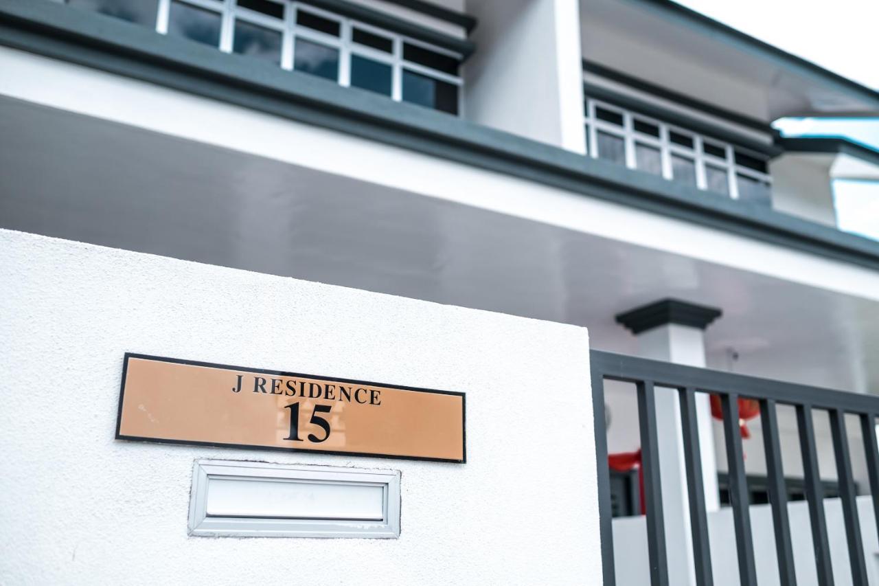 J Residence Бантинг Екстериор снимка