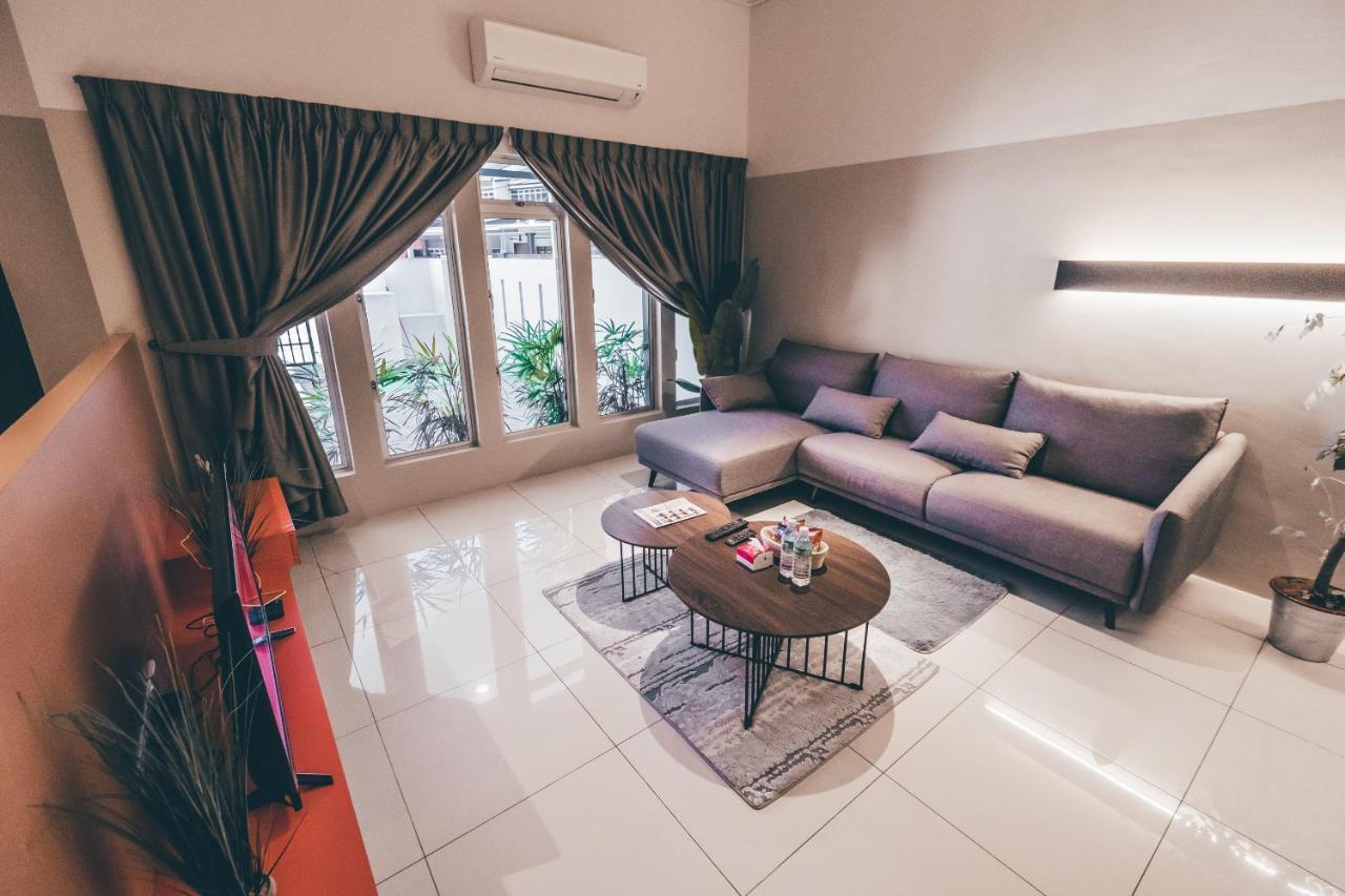 J Residence Бантинг Екстериор снимка