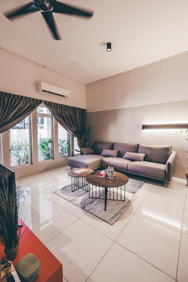 J Residence Бантинг Екстериор снимка